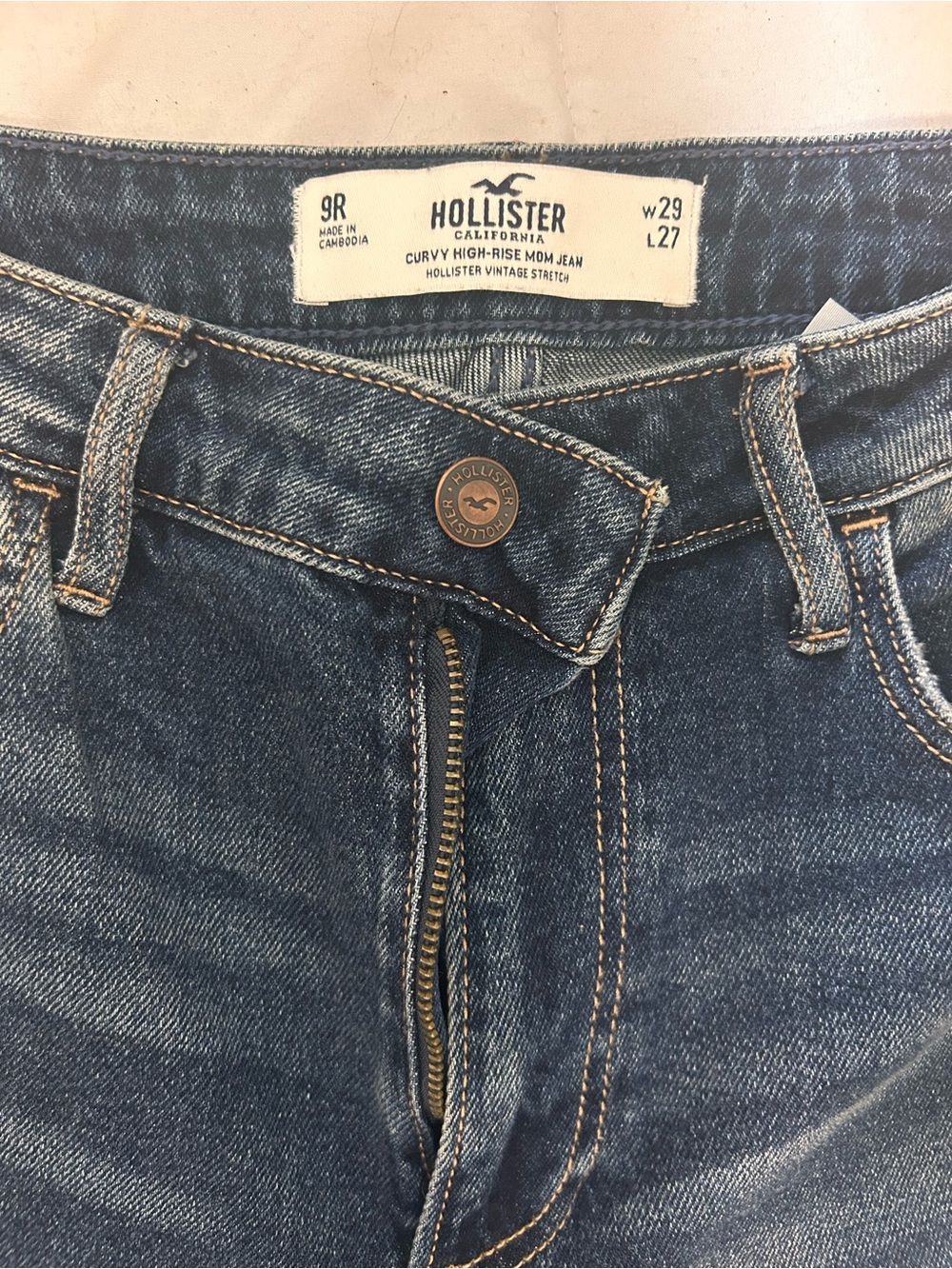 Hollister women’s Curvy High-Rise Dark mom Jeans